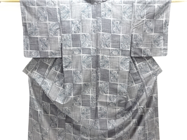 格子に唐草模様織り出し手織り紬着物